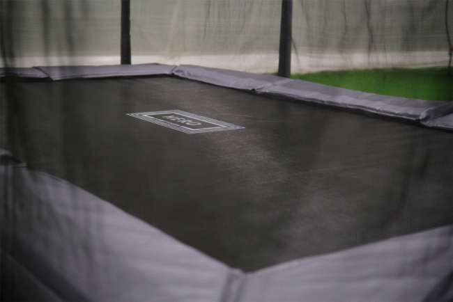 Батут с сеткой Hasttings Hero 10x17FT (524 х 304,8 см) Батут с сеткой Hasttings Hero 10x17FT (524 х 304,8 см)