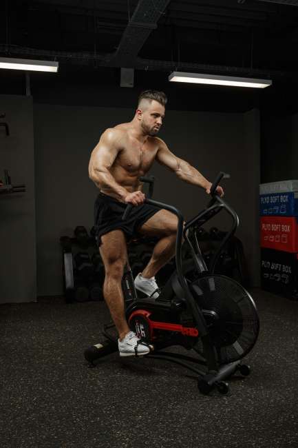 Полупрофессиональный аэробайк UltraGym UG-AB006 Полупрофессиональный аэробайк UltraGym UG-AB006